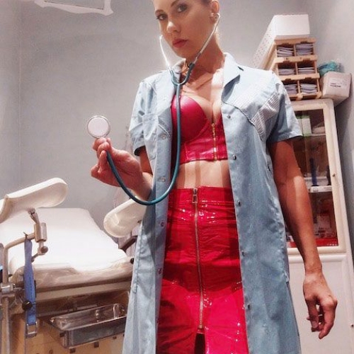 Bizarrärztin Frau Dr. Cora - Foto 4 von 11