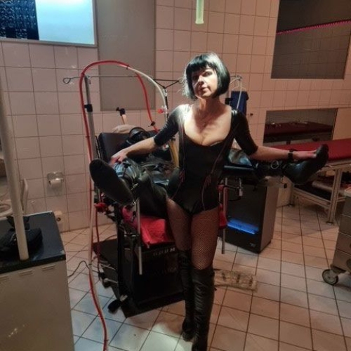 Bizarräztin Lady Dana - Foto 20 von 31